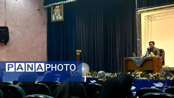 محفل مشاعره و توفان واژه‌ها در تهران