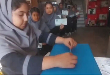 همدلی دانش‌آموزان در جشن عاطفه‌ها