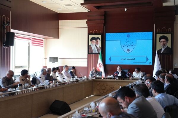 تأکید استاندار تهران بر رفع فوری موانع سرمایه‌گذاری در انرژی‌های تجدیدپذیر