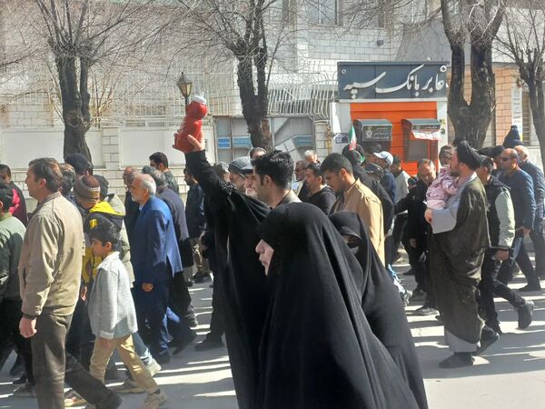 خروش مردم غیور شهرستان بروجن در راهپیمایی ۲۲ بهمن
