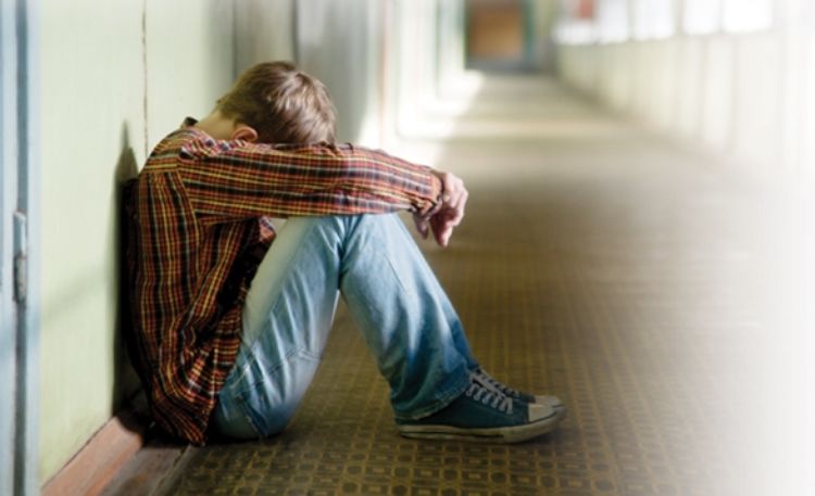 انزواطلبی در بین نوجوانان و جوانان؛ مسئله امروز، معضل فردا