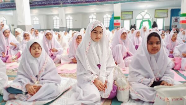 جشن تکلیف ۵۰۰ دانش‌آموز دختر شهرستان قلعه گنج