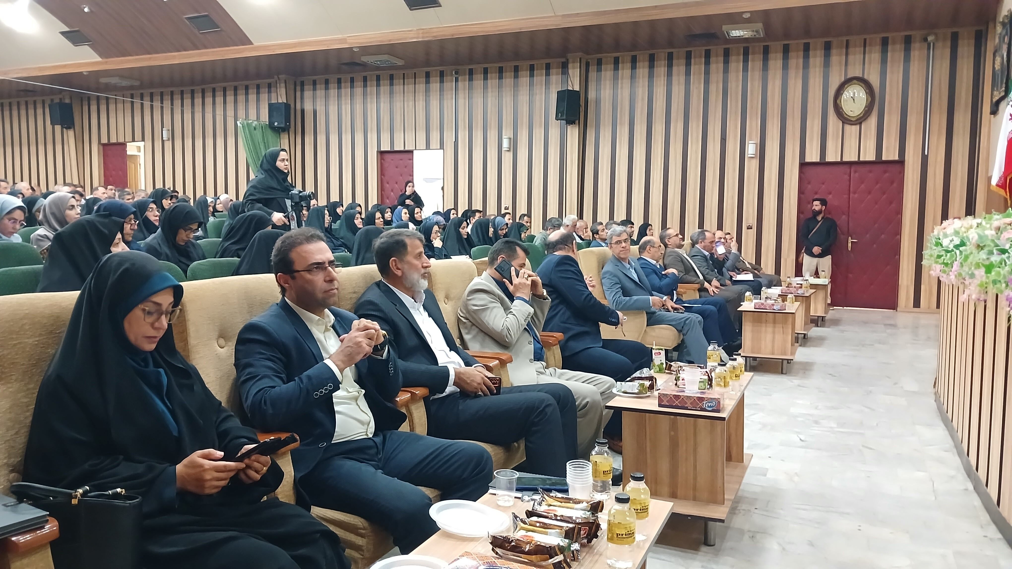 نشست معاون متوسطه وزارت آموزش و پرورش با مدیران مدارس متوسطه استان البرز 