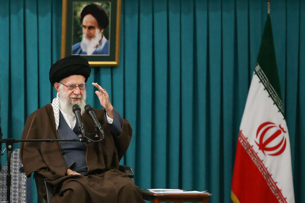 دیدار جمعی از رأی اولی‌ها و خانواده‌های شهدا با رهبر انقلاب اسلامی