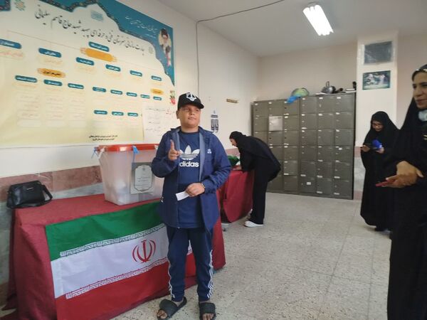 مردم شهرستان فاروج همدل و یکصدا پای صندوق‌های رأی 
