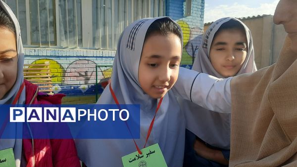 آیین افتتاحیه سفیران سلامت دبستان توحید کاشمر