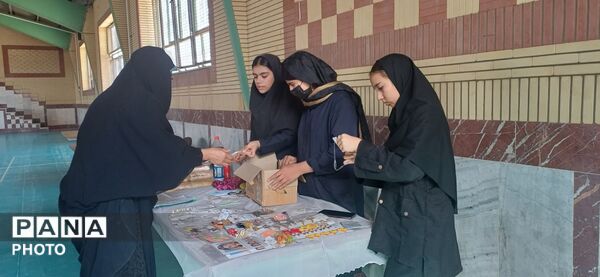 بازارچه صنایع دستی و جشنواره رباتیک درگزین
