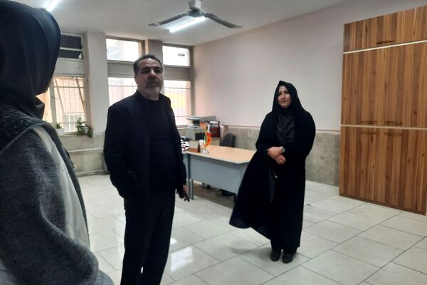 بازدید مدیر آموزش و پرورش ناحیه دو شهرری از دبستان شهید چمران 