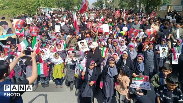 دانش‌آموزان کهنوجی به یاد دانش‌آموزان مینابی 