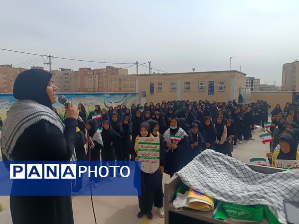 نکوداشت شهادت رهبر مقاومت در دبیرستان شهید باقری 