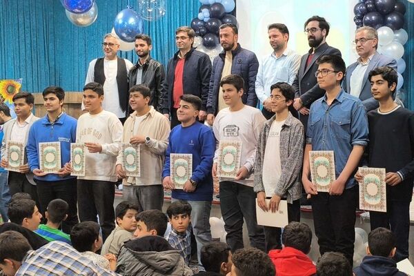 آیینی از معنویت، ایثار و دانش در دبیرستان شاهد شهید احمد کاظمی