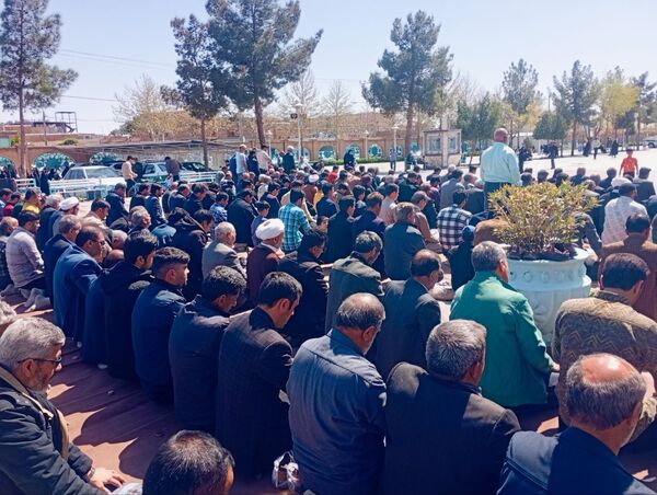 نماز جمعه این هفته شهرستان کاشمر همزمان با روز قدس برگزار شد 
