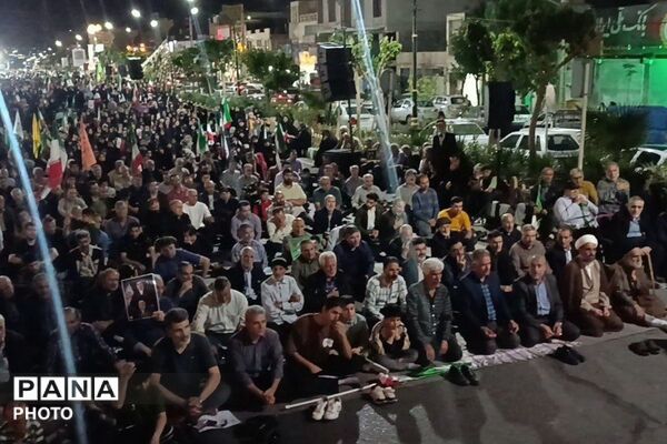 قیامدشت در قاب نور و باران؛ روایت تصویری از حال و هوای وصف ناپذیر این شب های شهر قیامدشت