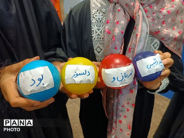 مراسم سالگرد شهید رئیسی در هیات دخترانه «زیر گنبد طلا»