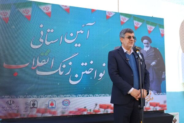 آیین نمادین نواختن «گلبانگ انقلاب اسلامی » در مدرسه احمد فتاحی ناحیه دو یزد