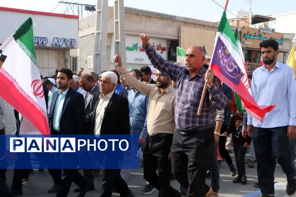 مردم بندرخمیر با حضور یکپارچه در ۲۲ بهمن اقتدار خود را فریاد زدند