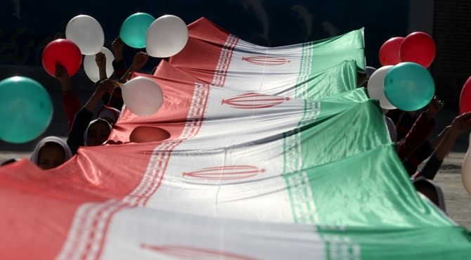 پرچم ایران، محور عهد دانش‌آموزان در مدارس