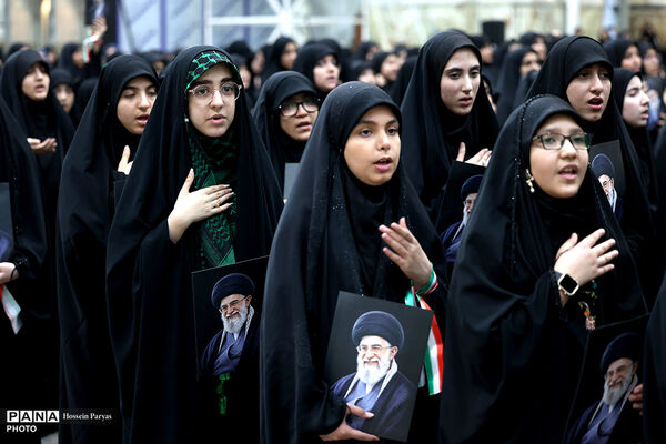برگزاری همایش بزرگ جمع‌خوانی دانش‌آموزان با اجرای سرود و نوحه حماسی «باید برخاست»