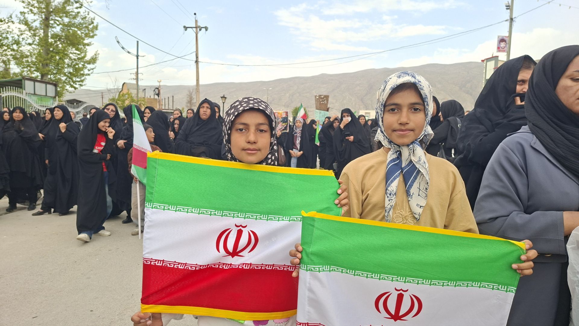 تشییع و خاکسپاری شهید حسین تاجیکی در فیروزآباد