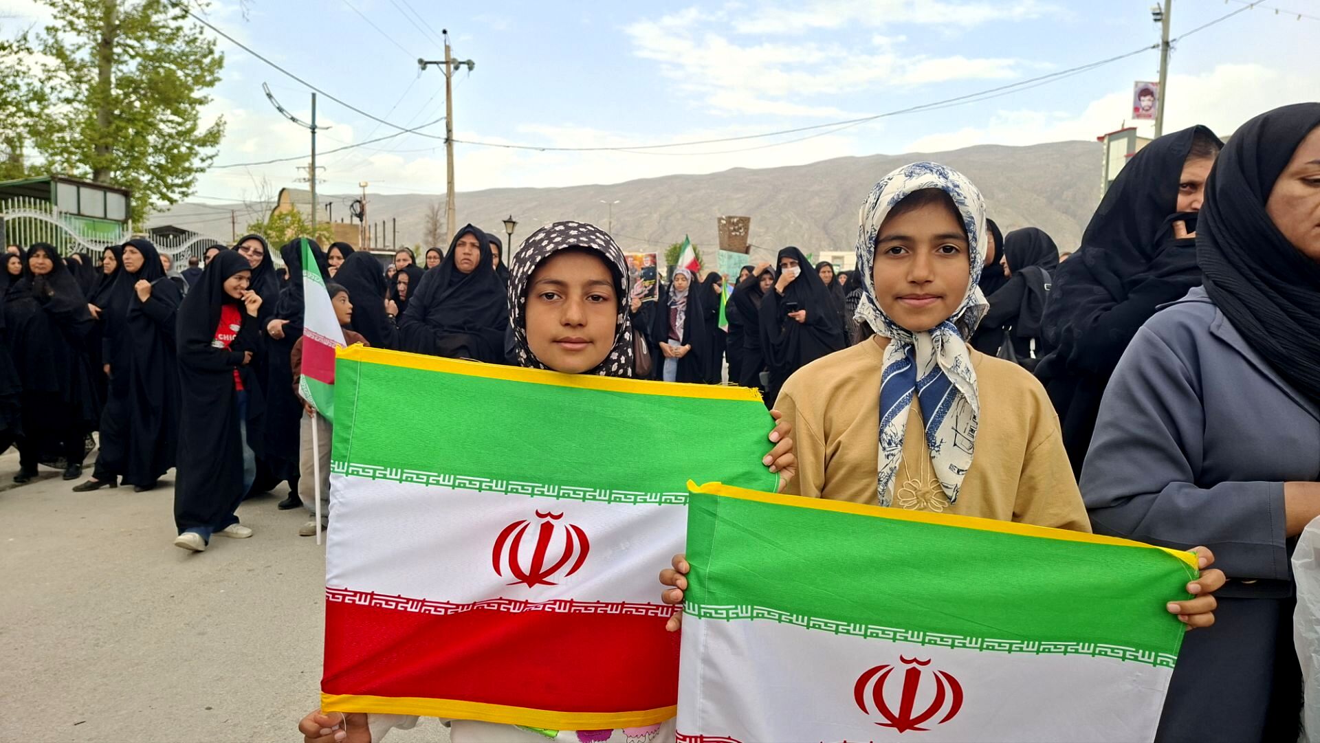 تشییع و خاکسپاری شهید حسین تاجیکی در فیروزآباد