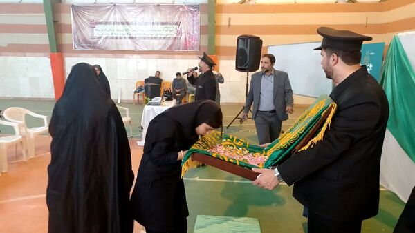 استقبال دانش‌آموزان بیرجندی از خادمان حرم امام رضا(ع)