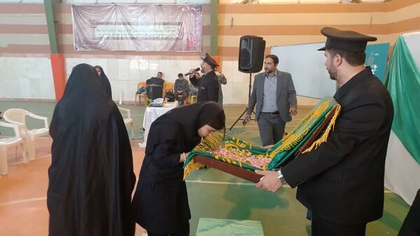 استقبال دانش‌آموزان بیرجندی از خادمان حرم امام رضا(ع)