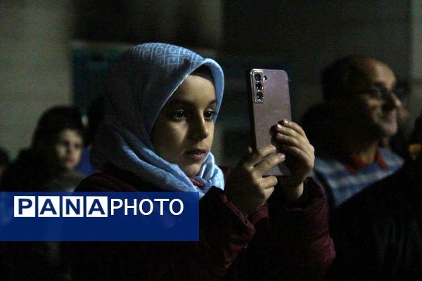 نورافشانی و گلبانگ الله اکبر در یزد، جلوه‌ای از جشن سالگرد پیروزی انقلاب