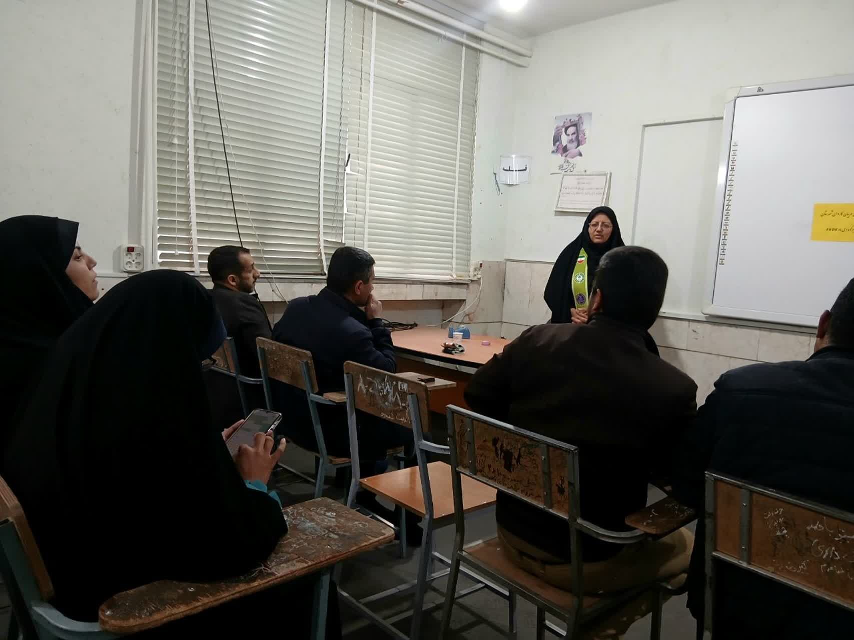 برگزاری دوره‌ مربیان پیشتاز کاردان در ابرکوه