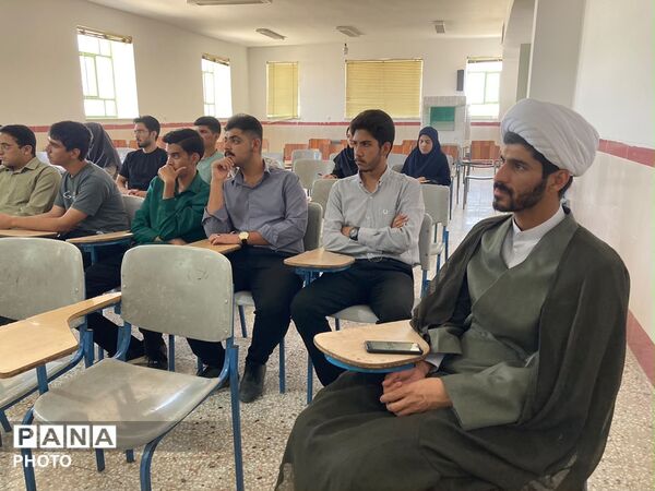 همایش تخصصی انتخاب رشته کنکور سراسری در دبیرستان انقلاب اسلامی شهرستان خاتم  