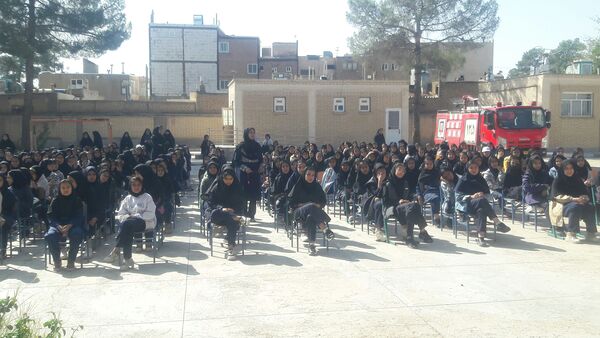 هفته پدافند غیر عامل در دبیرستان دخترانه حضرت زینب (س)کاشمر