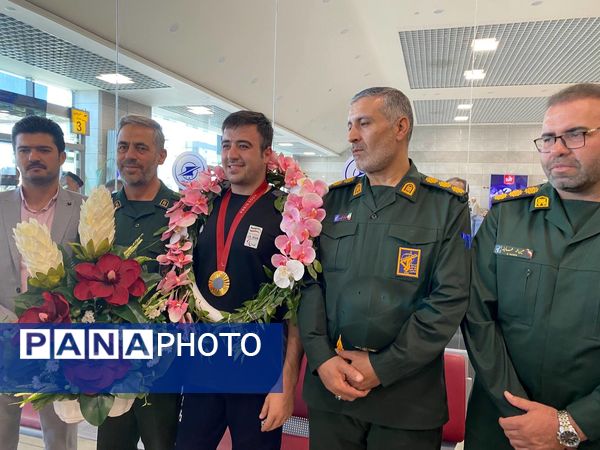 بازگشت میثم حاج بابایی قهرمان پارالمپیک به سرزمین مادری