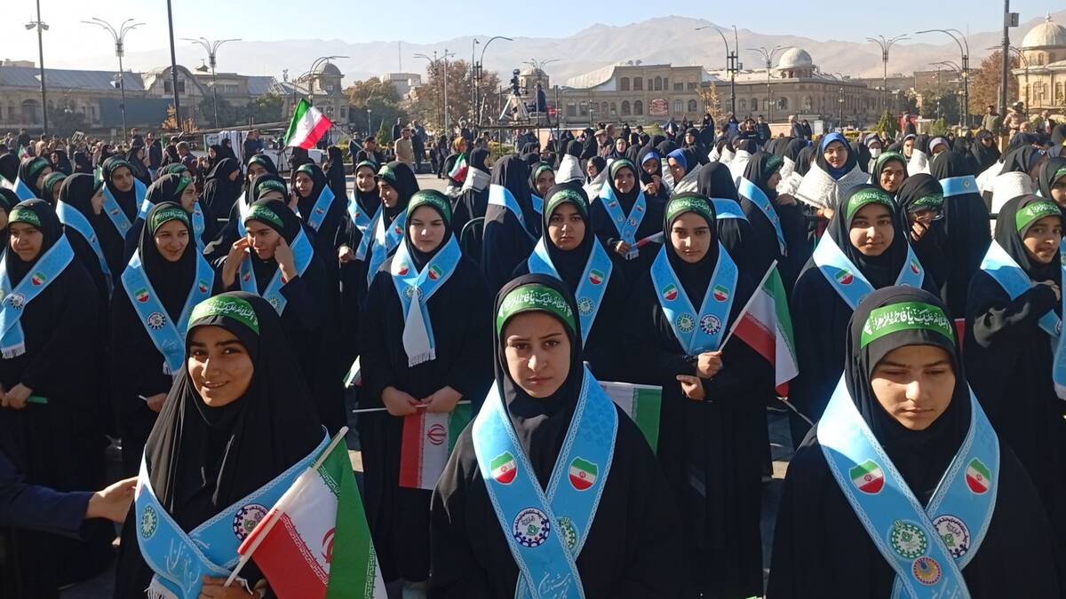 حضور پررنگ پیشتازان، جلوه‌ای از نشاط و بصیرت دانش‌آموزی در سیزده آبان
