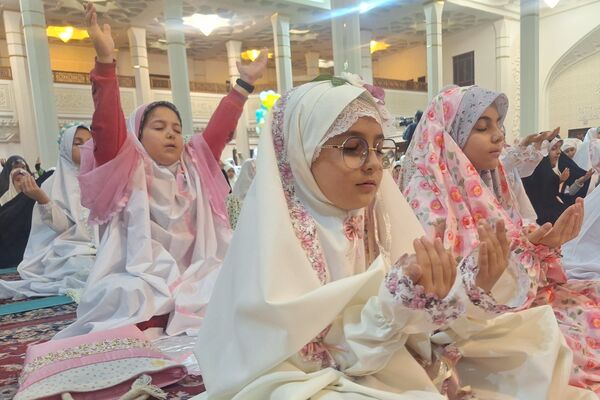 برگزاری جشن ۱۰۰۰ دانش‌آموز دختر روزه اولی در شیراز