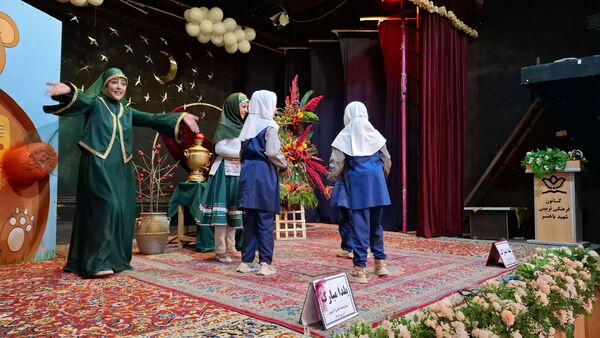 جشن یلدا ۱۴۰۴ در مدرسه ۱۷ شهریور شهرستان بجنورد 