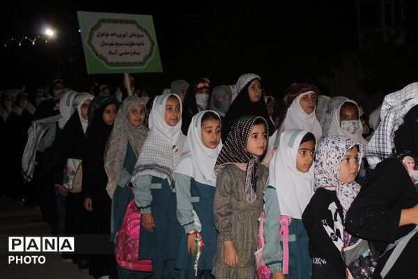 حضور پرشور دختران جان‌فدا در اجتماع شبانه با لباس بسیجی