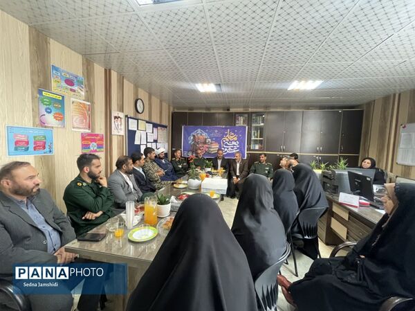 مدرسه‌ای که در هفته معلم رنگ افتخار گرفت