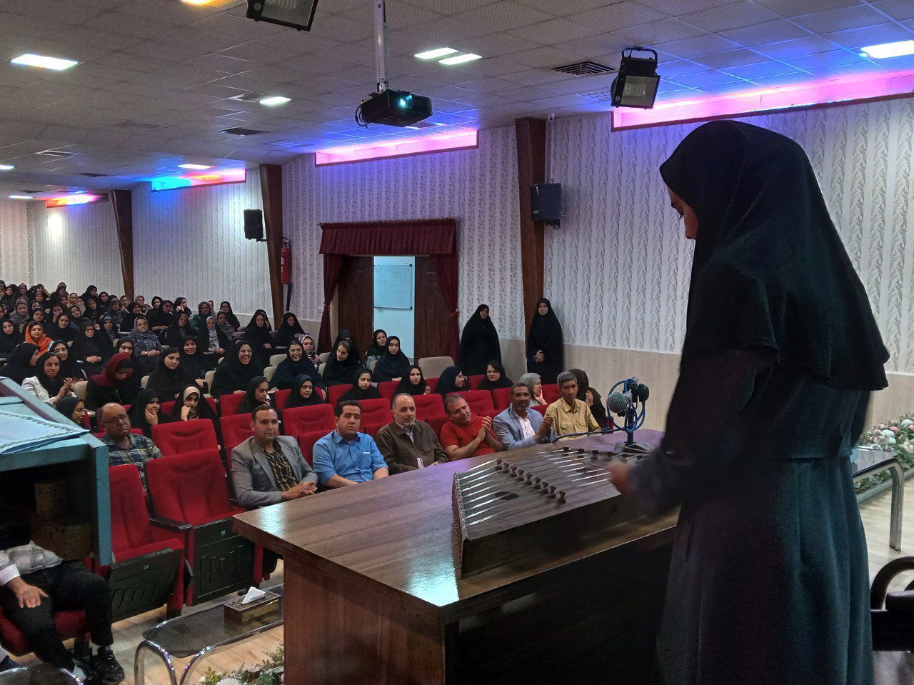 اولین جلسه مشاوره‌ای تحصیلی دبیرستان نمونه فرهنگ حاج حسین عربخانی