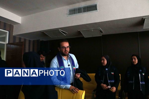 نشست صمیمی دانش‏‌آموز خبرنگاران و نمایندگان مجلس دانش‌آموزی آذربایجان شرقی با علی فلاحتکار