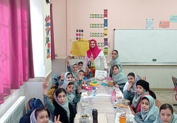 پویش روغن سالم  و تغذیه سالم به مناسبت هفته بسیج دبستان دخترانه امام خمینی
