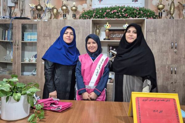 اولین جلسه شورای دانش‌آموزی با همراهی مدیر مدرسه هدی۱ 