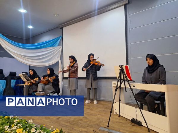 چهل و سومین جشنواره فرهنگی هنری فردا در دبستان آرمینه مصلی نژاد ناحیه۶ 