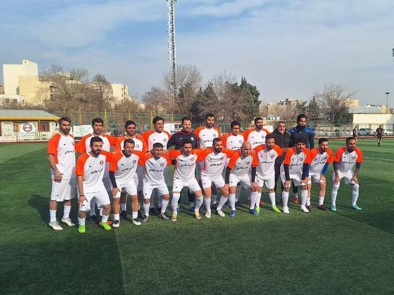 کنارتم هموطن؛ فوتبالیست و فوتسالیست‌های قدیمی پای کار سیل زدگان
