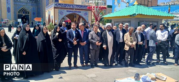 معلم،معمار آینده کشور است