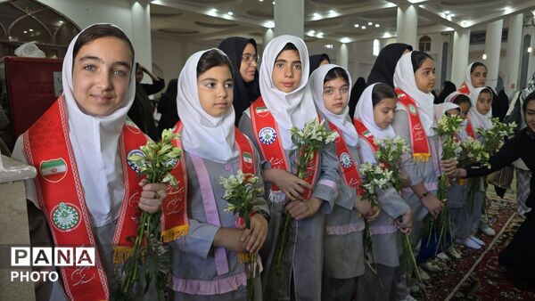 شکوه پاسداشت مقام معلم با حضور دانش‌آموزان و مسئولان آموزش و پرورش شهرستان نظرآباد