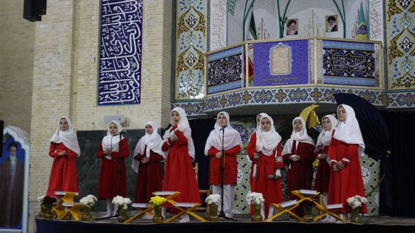 محفل قرآنی خانوادگی و افطاری ساده در مصلی خاتم‌الانبیا زنجان