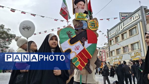 شکوه حضور نوجوانان در راهپیمایی 22 بهمن مردم قم