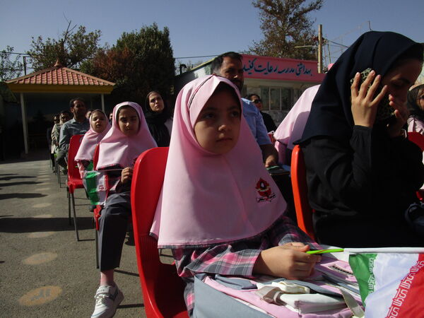 برگزاری جشن شکوفه‌ها در دبستان شاهد شهید سلطانی ناحیه یک کرج