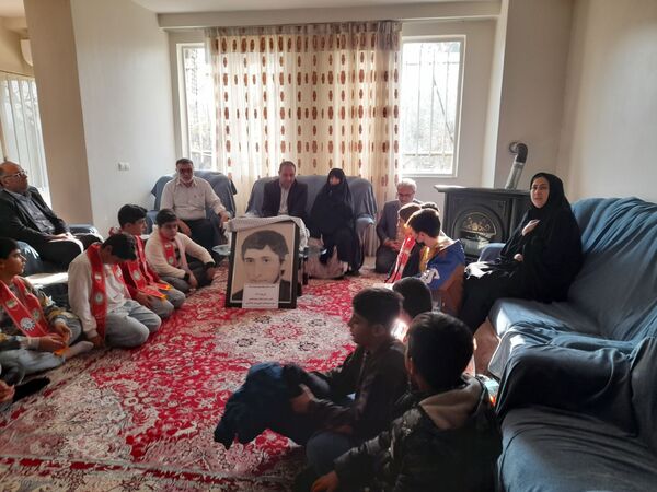 تجلیل پیشتازان از مادران شهدا به‌مناسبت هفته قرآن، عترت و نماز در خداآفرین