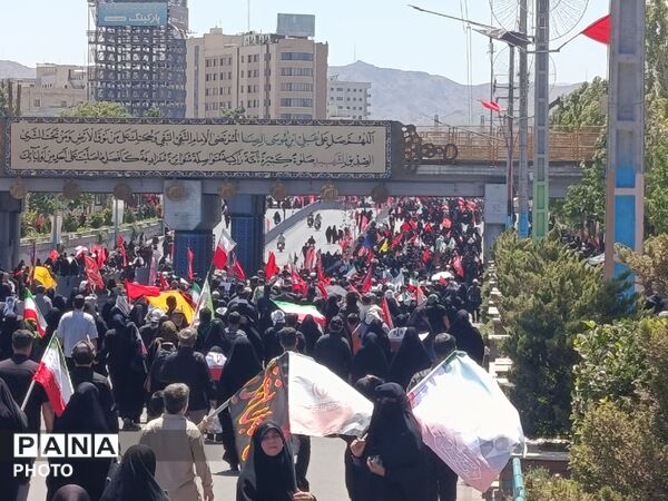 وداع باشکوه مردم مشهد با رهبر شهید؛ حضور حماسی از کودک تا سالمند