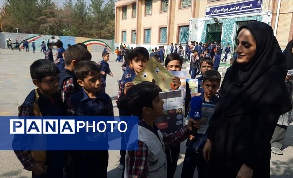 بمناسبت روز جهانی کودک برپایی جشنواره صبحانه سالم در دبستان پسرانه سرافراز ناحیه۷ مشهد